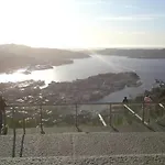 Heart Of Great View From Patio Renovated Semesterbostad