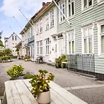 Heart Of Great View From Patio Renovated * Bergen